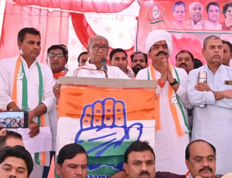 ग्वालियर पहुंचे दिग्विजय सिंह ने कहा कि भाजपा बेईमानी करती है, गड़बड़ी करती है