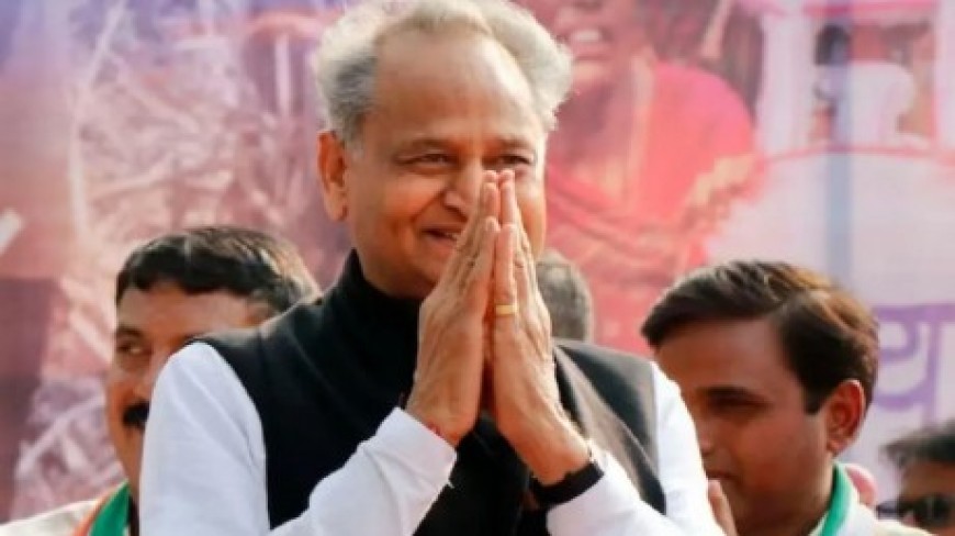 राजस्थान के मुख्यमंत्री अशोक गहलोत के नामांकन में आपराधिक मामलों को छिपाने का मामला सामने आया है।