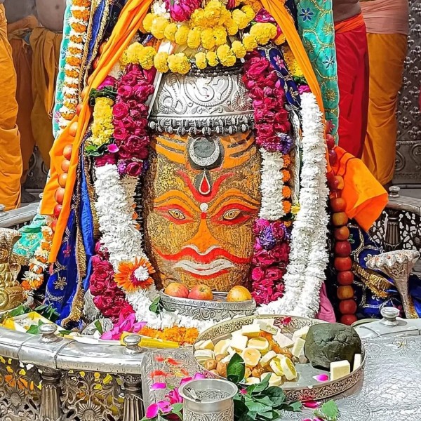 धनतेरस के शुभ अवसर से परंपरा अनुसार दीपावली पर्व की उज्जैन  प्रसिद्ध बाबा महाकाल मंदिर में शुरुआत हो चुकी हैं।