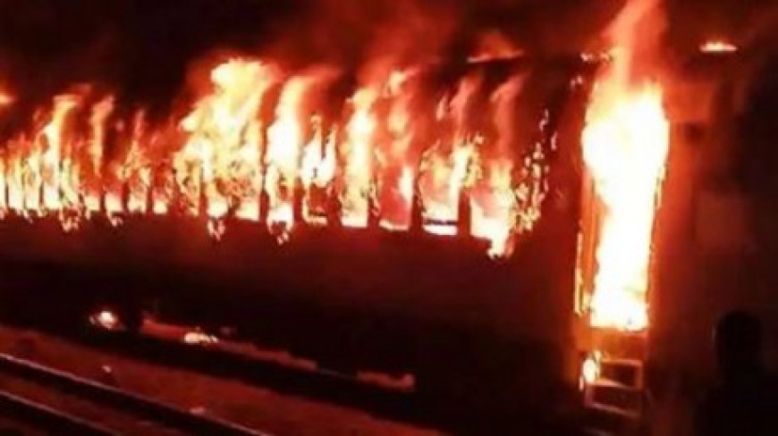 दिल्ली-हावड़ा रेल मार्ग सहरसा जा रही 12554 वैशाली एक्सप्रेस में लगी आग , 16 यात्रियों को  अस्पताल भर्ती कराया