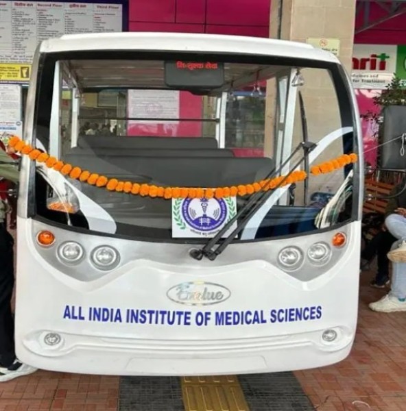 भोपाल के एम्स में  बैटरी से चलने वाले वाहन की सुविधा हुई  शुरू