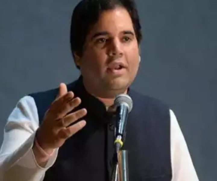 वरुण गांधी ने एक बार भी पीलीभीत में एक जनसभा को संबोधित करते हुए सरकार  को घेरा