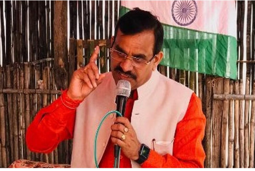 राहुल गाँधी के  पनौती वाले बयान  से मध्य प्रदेश में सियासी घमासान बीजेपी  अध्यक्ष  वीडी शर्मा ने राहुल गांधी को बताया 'मंदबुद्धि'