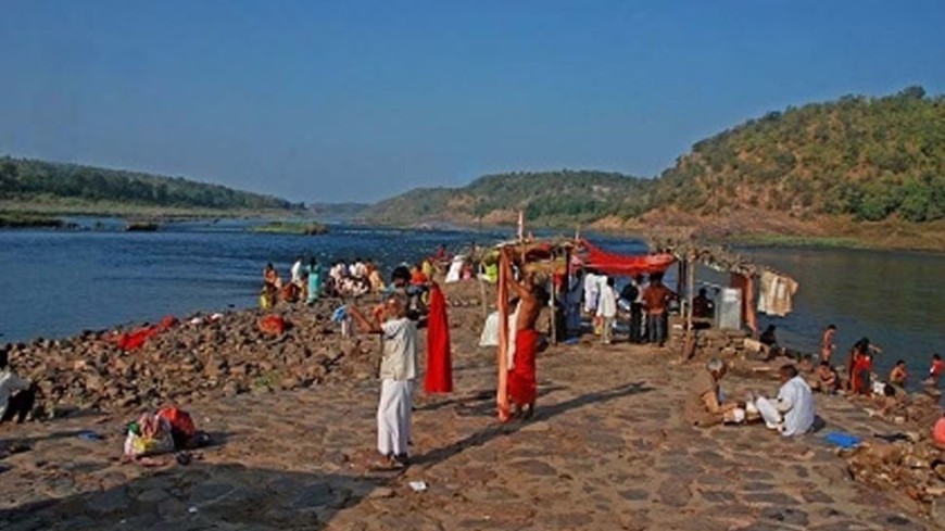 भारतीय संस्कृति और संस्कारों की देश ही नहीं बल्कि पूरी दुनिया में चर्चा होती  है , वहीं एक अफ्रीका मूल के निवासी रोमी को नर्मदा परिक्रमा करने आया है
