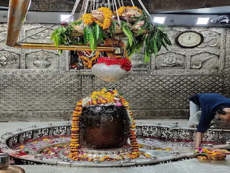 12 ज्योतिर्लिंगों में से बाबा महाकाल में  जाँच के लिए  जीएसआई की टीम पहुंची ,कई इंस्ट्रूमेंट का उपयोग कर जांच की