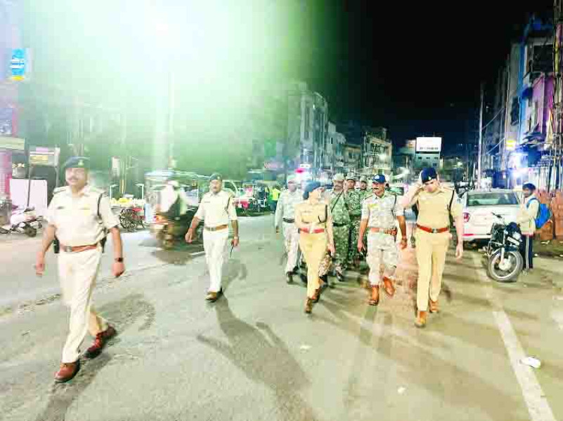 6 घंटे कॉम्बिंग गश्त, आधी रात 1015 फरार बदमाश गिरफ्तार