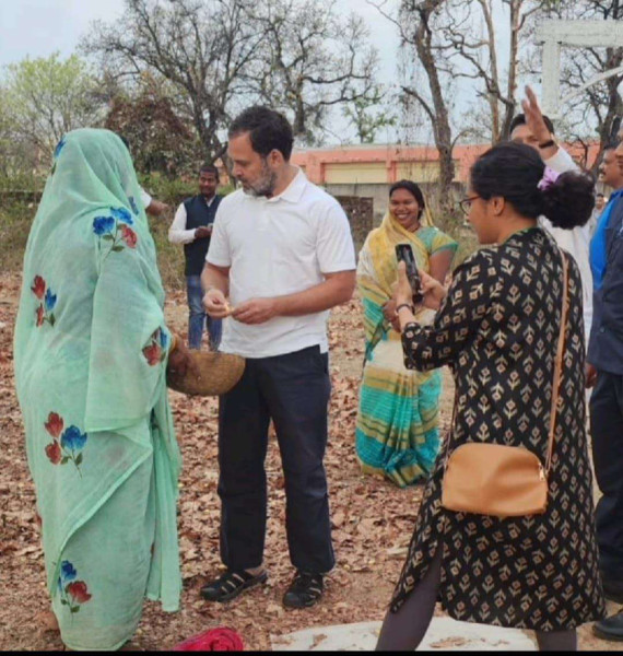 रात में ढाबे पर किया डिनर सुबह रास्ते में चखा महुआ