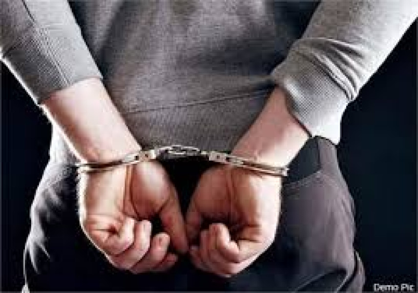 नाबालिग भाई और दोस्तों से कराई वारदात, 5 गिरफ्तार