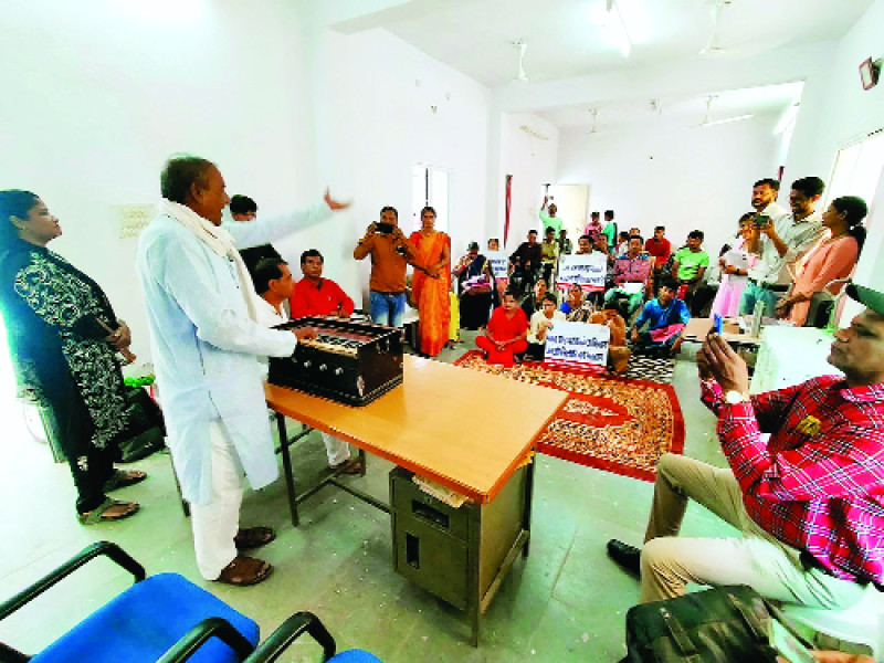 स्वीप दिव्यांगजनों को दिलाई मतदाता जागरुकता की शपथ