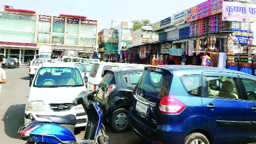 बैरागढ़ में पुराने बस स्टैंड से पैदल निकलना मुश्किल