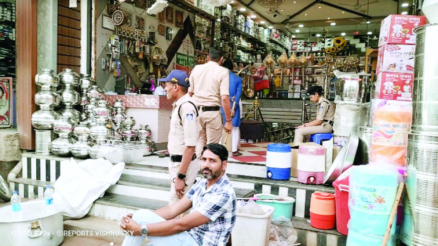 स्टेट टैक्स डिप्टी कमिश्नर ने की कार्यवाही बर्तन और फर्नीचर हाउस की दुकान पर जीएसटी की छापामार कार्यवाही