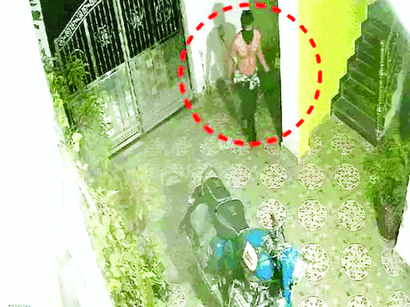 हुलिए के आधार पर पुलिस आरोपियों की कर रही तलाश कवर्ड कॉलोनी में चोरों का धावा जेवरात और केश ले उड़े बदमाश