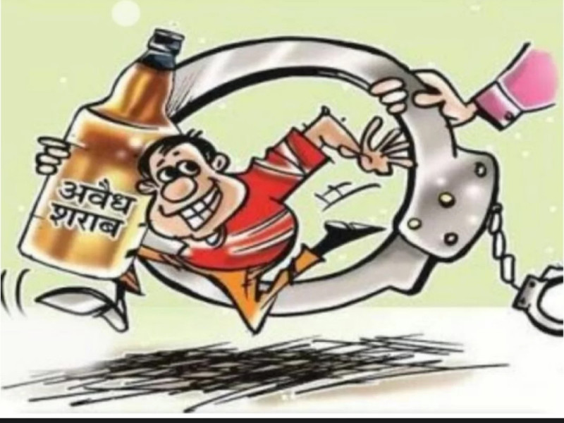 अवैध मदिरा के विरुद्ध शराब कारोबारियों पर पुलिस ने की कार्रवाई