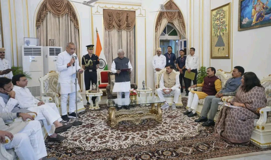 'राज्य के मंत्री' की जगह रावत बोले राज्य मंत्री, 15 मिनट में दोबारा लेनी पड़ी शपथ...