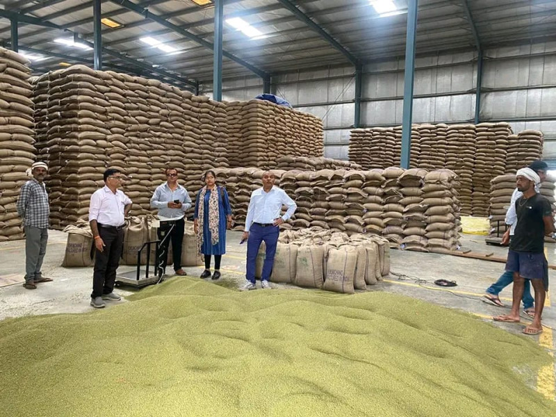 Jabalpur News: कृषि अधिकारियों ने किया मूंग उपार्जन केन्द्रों का निरीक्षण,अमानक रखी मूँग किसान को वापस कराई