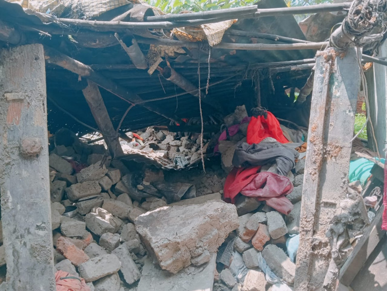 Jabalpur News: मकान की दीवार गिरने से दबे दंपत्ति, पड़ोसियों ने घायलों को मबले से निकाला