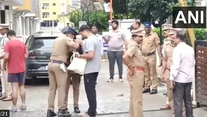 1,000 पुलिसकर्मियों ने छात्रों के फ्लैटों की ली  तलाशी ,500 ग्राम गांजा बरामद