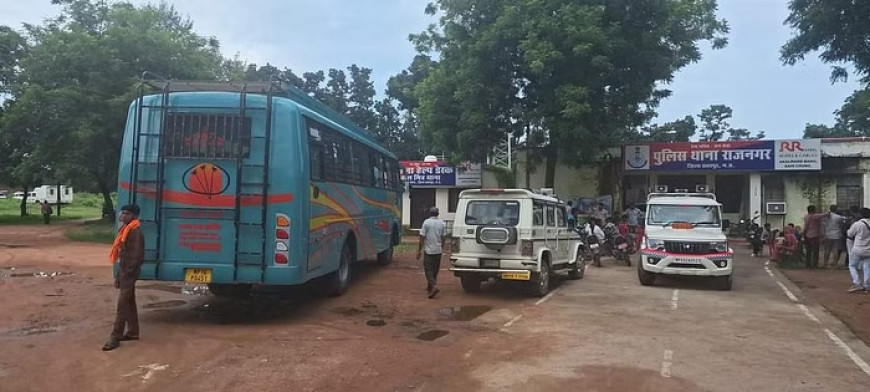 Chhatarpur: बंदूक की नोक पर बस यात्रियों को लूटने वाले दोनों बदमाश धराए, हवाई फायर कर जेवर-कैश छीन लिए थे