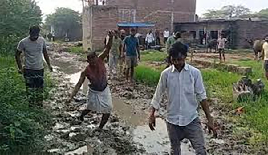मैनपुरी की करहल विधानसभा क्षेत्र के गांव रठेरा का ऐसा हाल, किसी को नजर न आया ग्रामीणों का दर्द