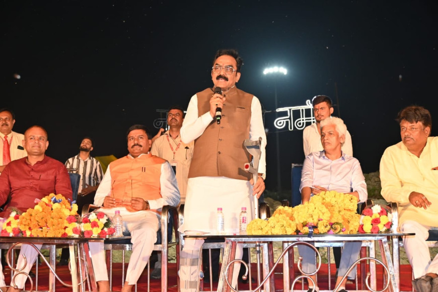 Jabalpur News: नर्मदा महोत्‍सव की शानदार शुरूआत,  प्रख्‍यात पार्श्‍व गायिका मालिनी अवस्‍थी का गायन रहा प्रमुख आकर्षण