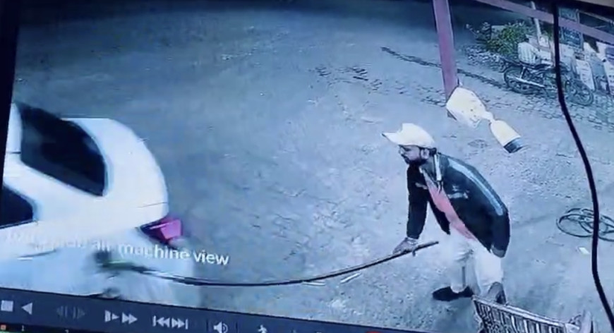 Jabalpur News: कार का टेंक फुल करा फिल्मी स्टाइल में पंप से भागे लुटेरे ,घटना के 2 सीसीटीवी फुटेज आए सामने