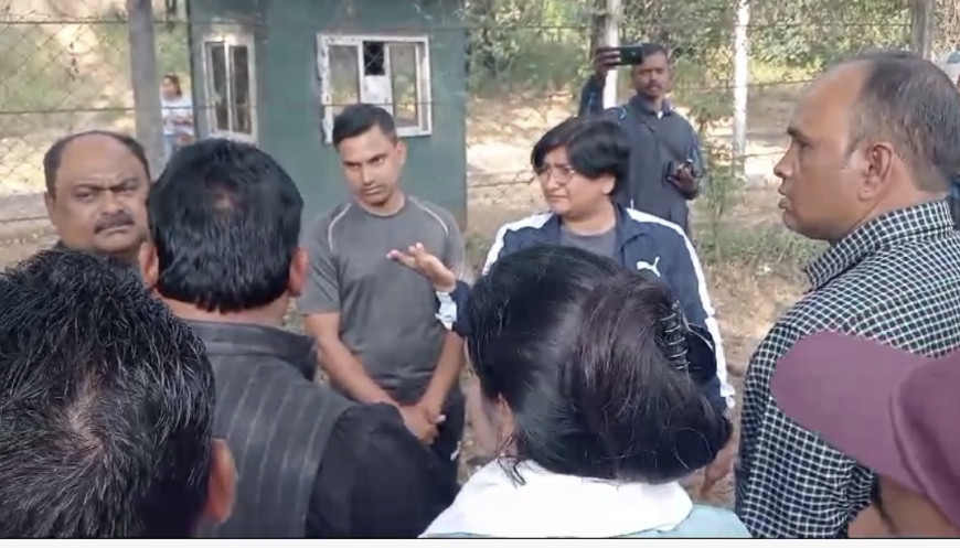 Jabalpur News: बिलहरी में खेल मैदान को लेकर विवाद, आर्मी ने लगाया कैंप, फुटबॉल गोलपोस्ट उखाड़ कर सड़क पर फेंकने का आरोप