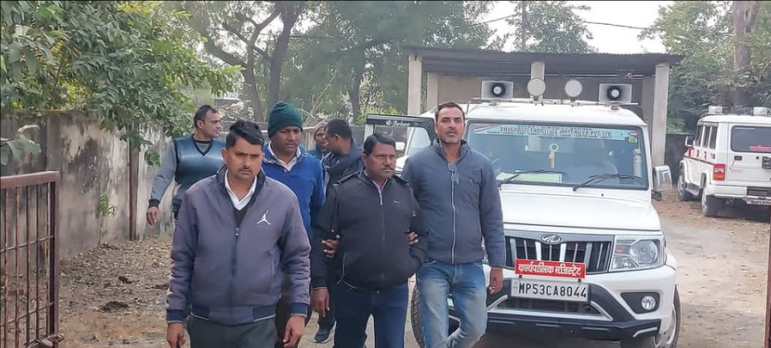 Rewa News: नायब तहसीलदार तहसील को रिश्वत लेते लोकायुक्त ने दबोचा