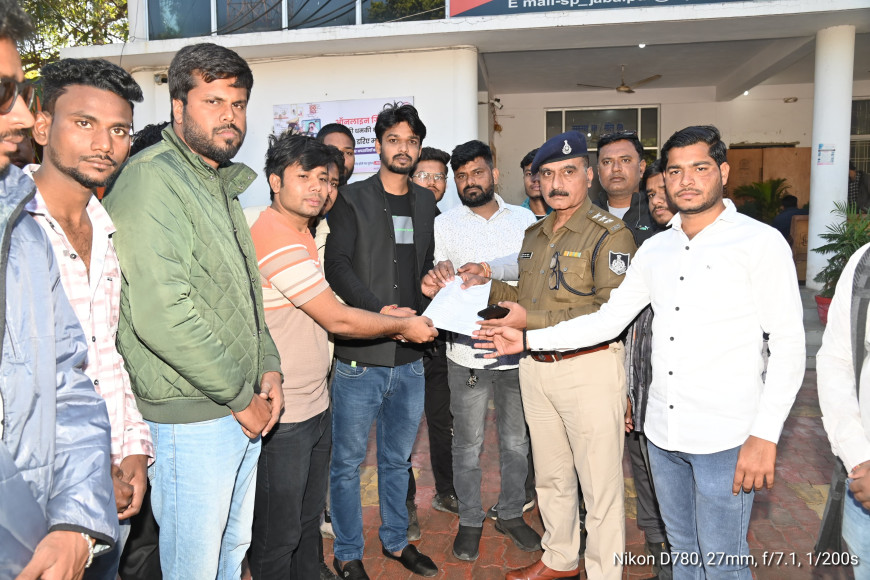 Jabalpur News: रोड एक्सीडेंट की रोकथाम के लिए एनएसयूआई ने ट्रैफिक डीएसपी को सौंपा ज्ञापन