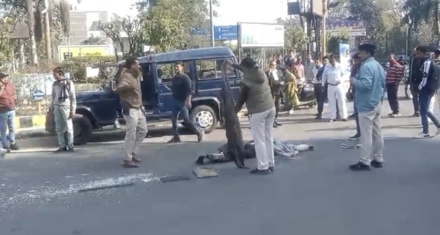 Jabalpur News: सिविल लाइन में तेज रफ्तार स्कूल बस ने ई रिक्शा चालक को रौंदा