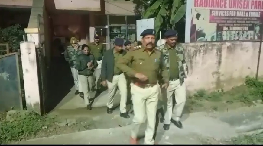 Jabalpur News: अनैतिक कार्य के संदेह में बिलहरी स्थित स्पा सेंटर में गोराबाजार पुलिस ने मारा छापा