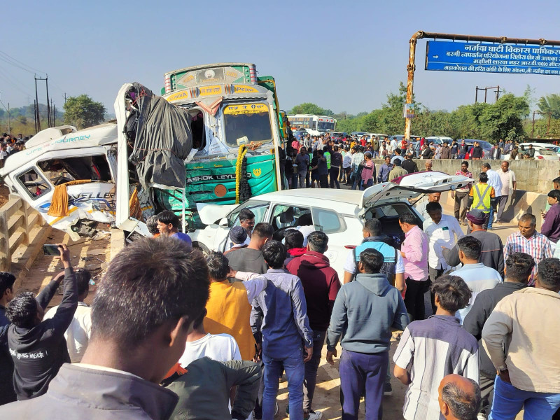 Jabalpur News: सिहोरा में प्रयागराज से लौट रहे हैदराबाद के श्रृद्धालु की बस से टकराया ट्रक,7 की मौत , कलेक्टर -एसपी मौके पर पहुंचे
