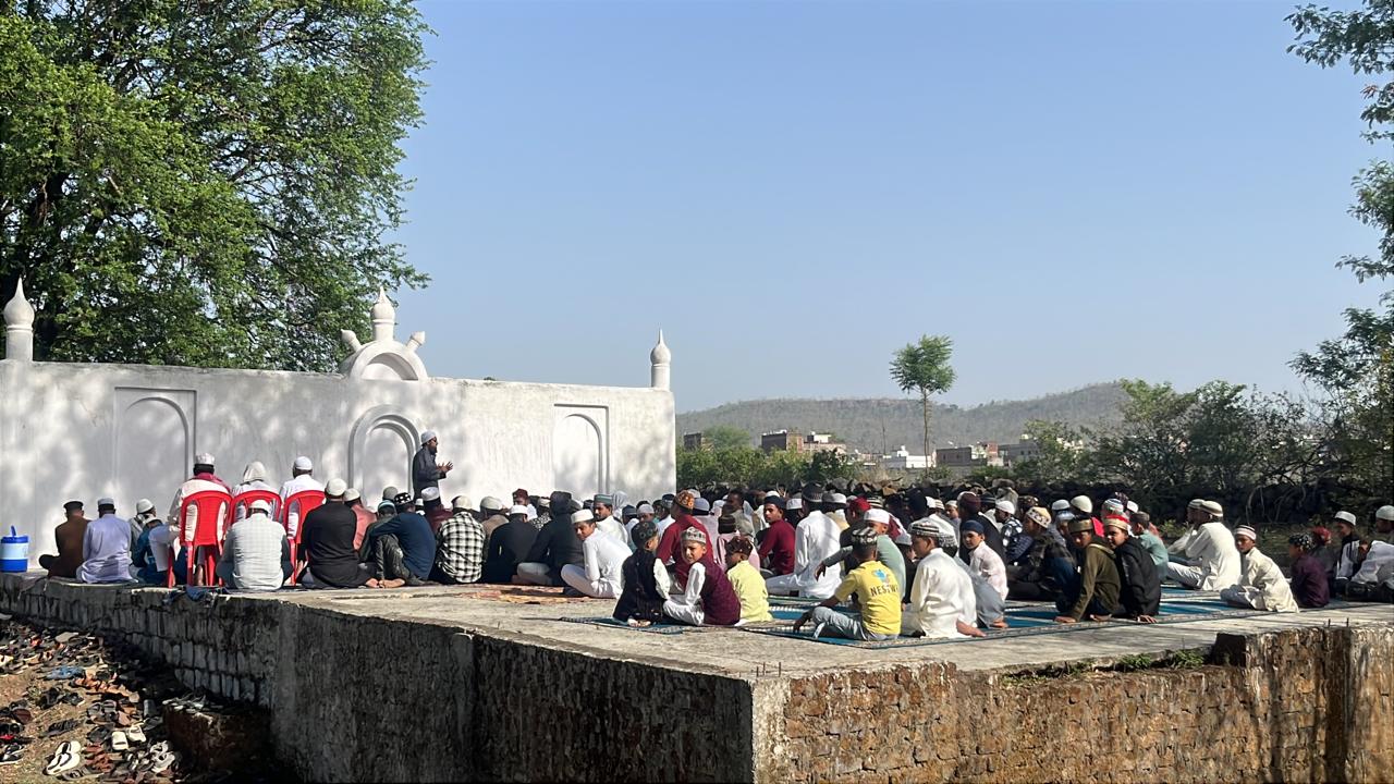 केसली में आस्था और उल्लास के साथ मनाया गया ईदुज्जुहा; ईदगाह परिसर में रहा शांति और कौमी एकता का रंग