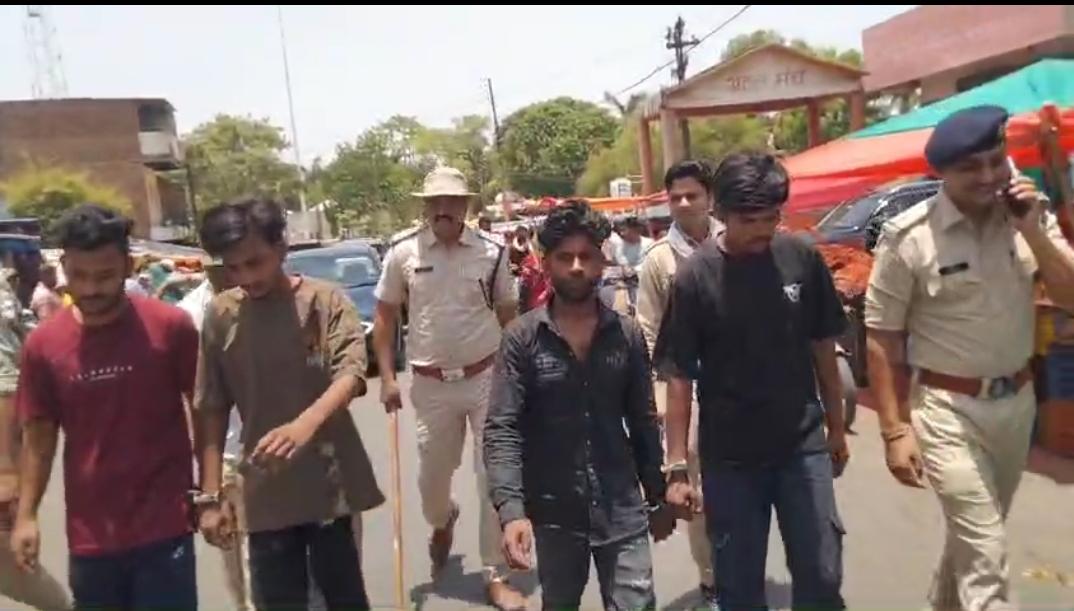 बोलेरो में आग लगाने वाले आरोपी गिरफतार 
