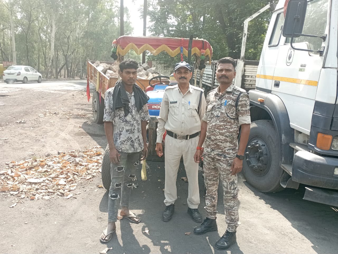 अवैध खनिज परिवहन पर खनिज विभाग की बड़ी कार्रवाई, चार वाहन जब्त