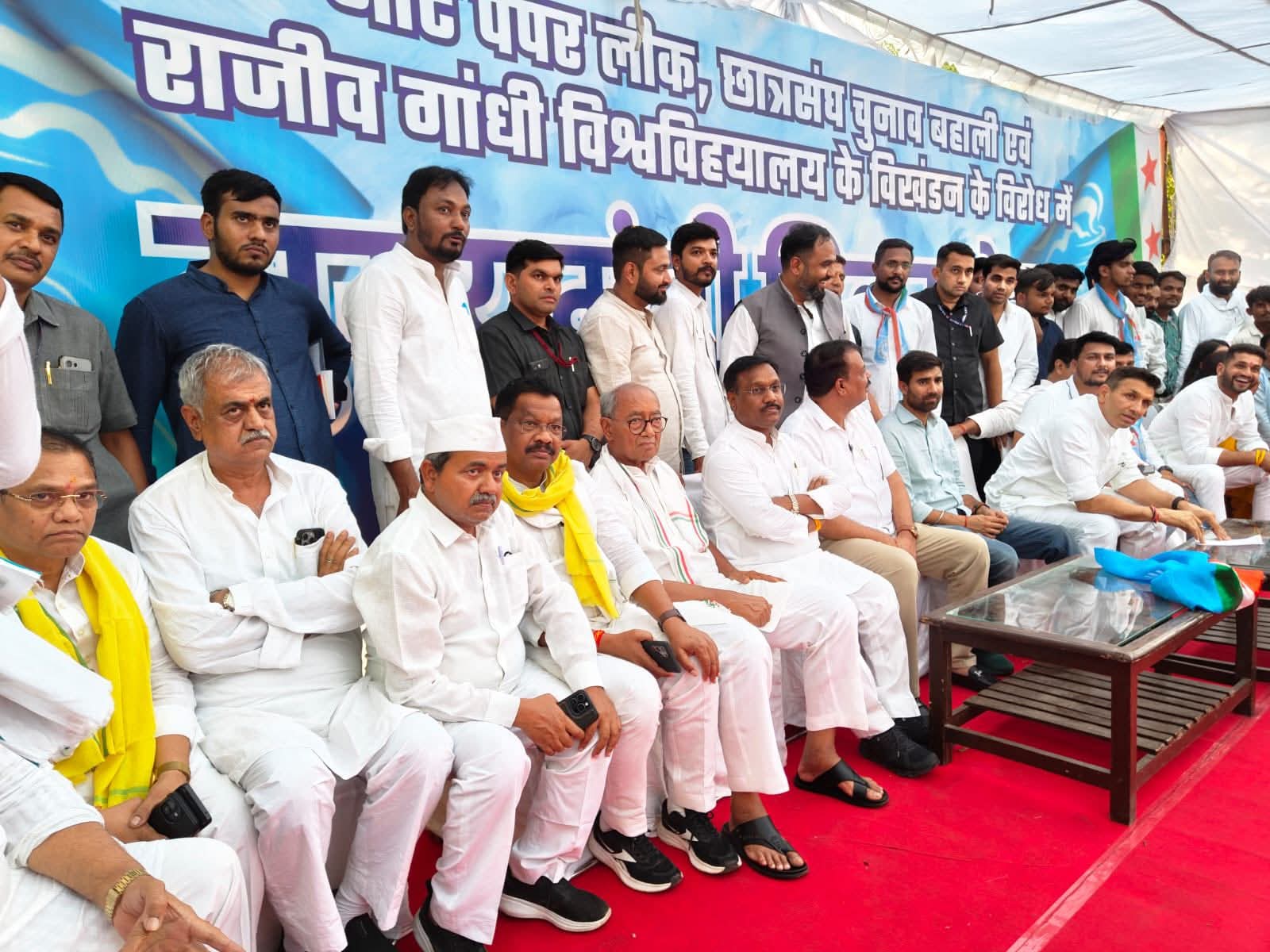 भोपाल में छात्रों का फूटा गुस्सा, NSUI ने सरकार के खिलाफ खोला मोर्चा