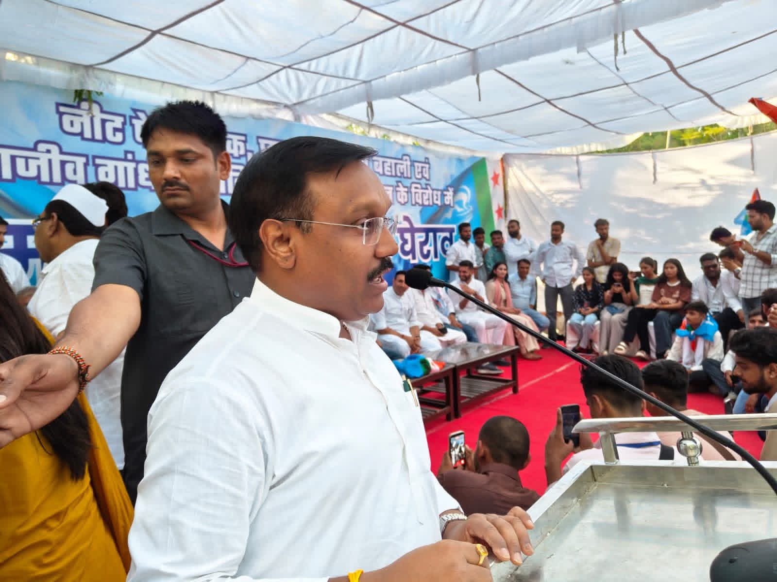 भोपाल में छात्रों का फूटा गुस्सा, NSUI ने सरकार के खिलाफ खोला मोर्चा