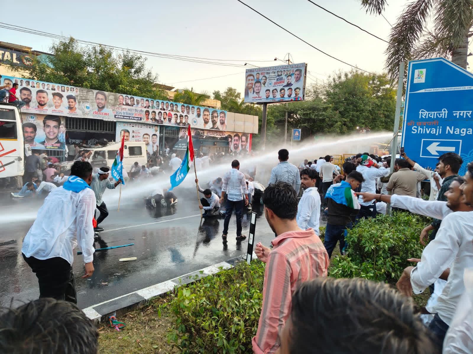 भोपाल में छात्रों का फूटा गुस्सा, NSUI ने सरकार के खिलाफ खोला मोर्चा