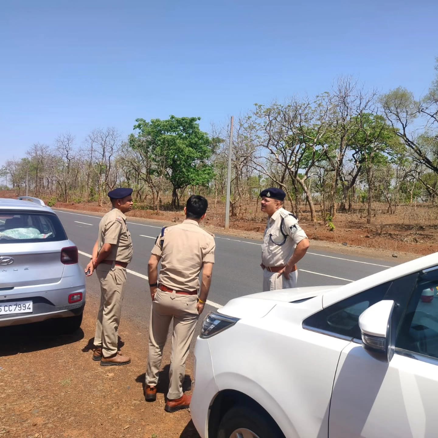 लटेरी में आरी घाटी पर दो भाइयों से पाँच लाख ब मोटरसाइकिल की लूट 