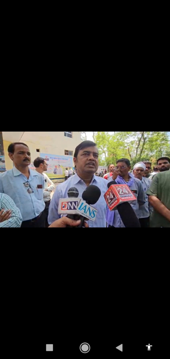 टीकमगढ़: बल्देवगढ़ तहसीलदार के रवैये से नाराज पटवारी संघ, कलेक्टर को सौंपा ज्ञापन, तहसीलदार अनिल गुप्ता को हटाने 1 सप्ताह का अल्टीमेटम*