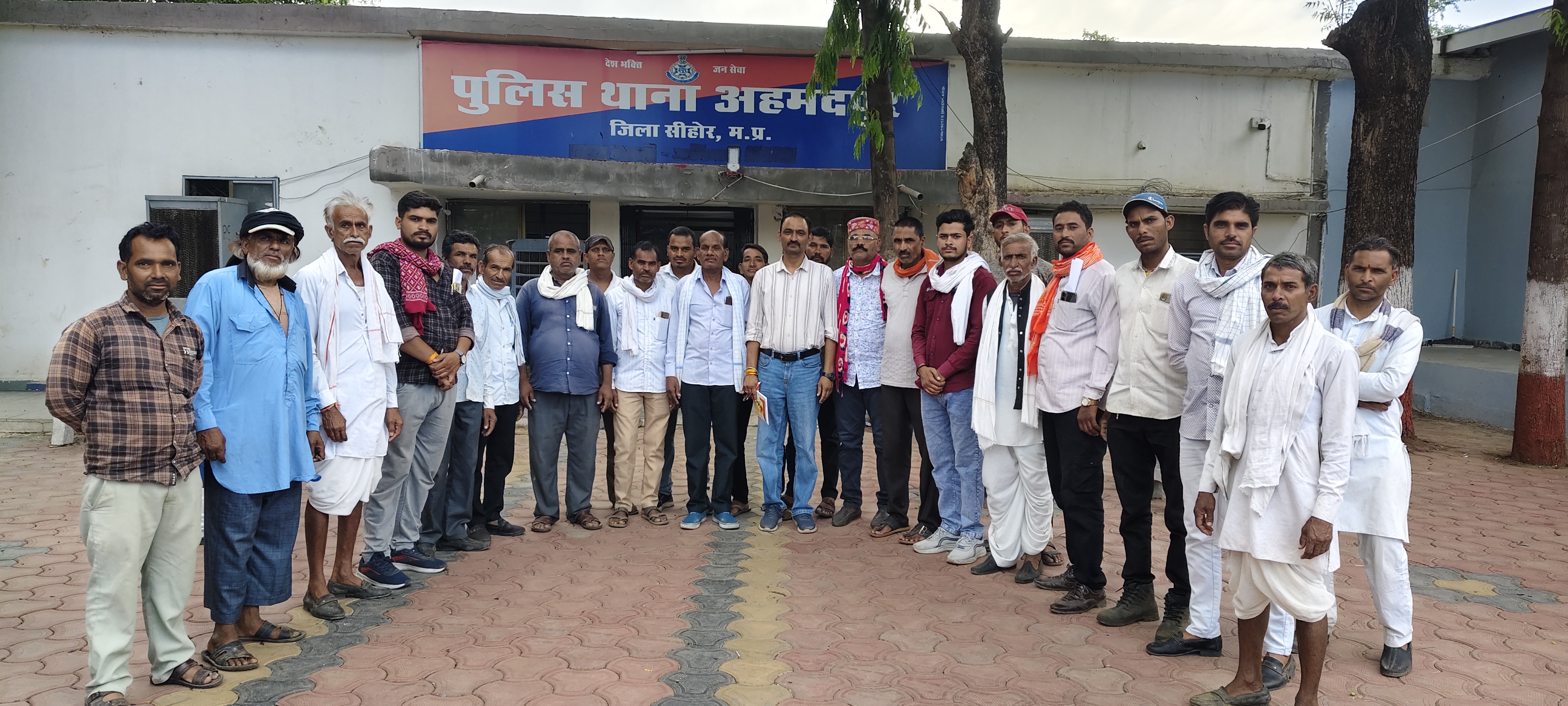 उमंग ट्रेडर्स के नरेश साहू पर किसानों के करोड़ों रूपए लेकर फरार होने का आरोप 