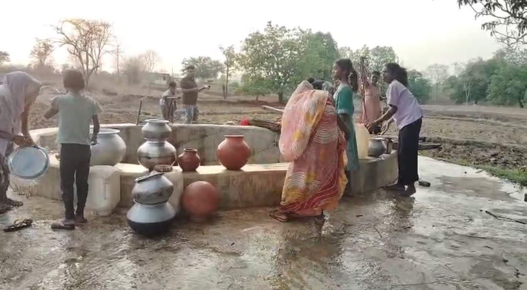 उमरिया के माली गाँव में जल संकट से त्रस्त ग्रामीण जीवन