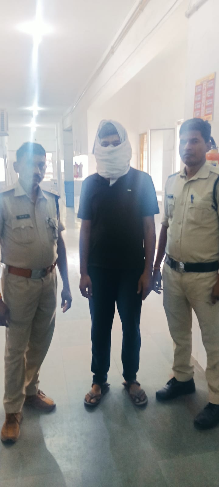 *9 लाख की लूट का भेदी गिरफ्तार : पड़ोसी दुकानदार ही निकला लूट कांड का सूत्रधार, फोन पर दी थी लुटेरों को पूरी जानकारी*