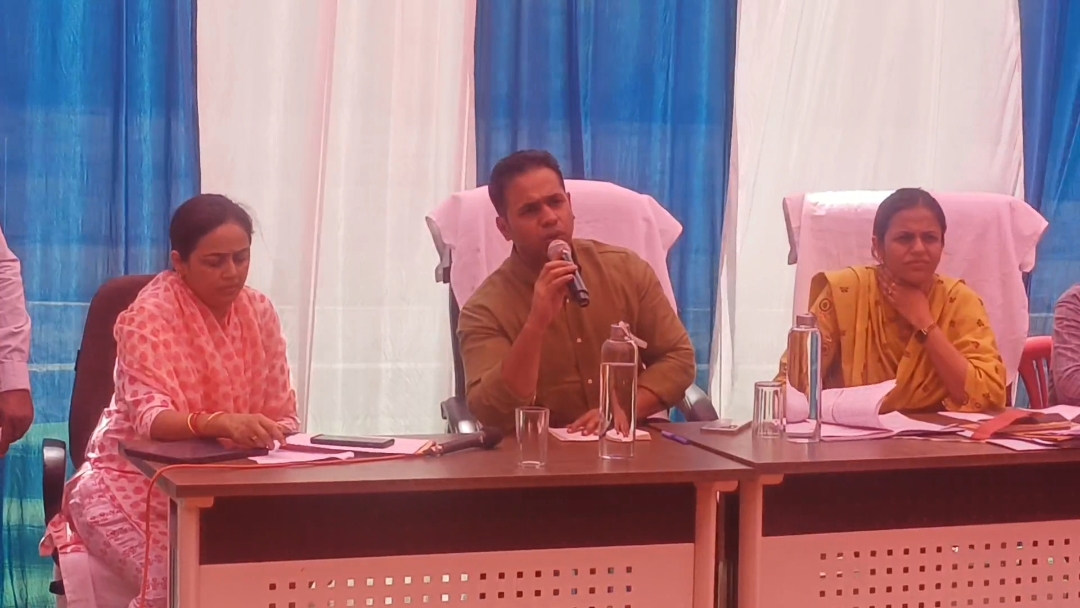 केसली जनपद पंचायत दुकान विवाद: जिला पंचायत CEO विवेक केवी का बड़ा कदम, 1 महीने में सुलझेगी 5 साल पुरानी समस्या