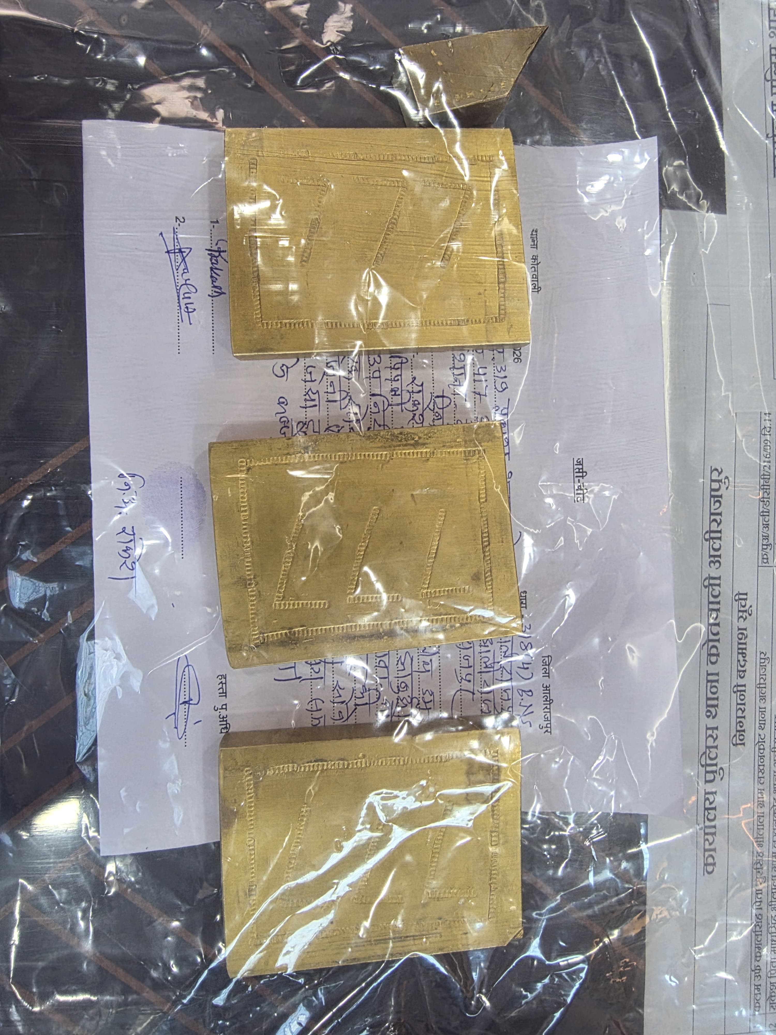 नकली सोने के बिस्किट का झांसा देकर वनरक्षक से 2.90 लाख की ठगी, तीन आरोपी गिरफ्तार