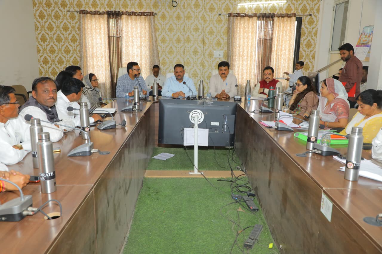 कलेक्‍टर ऋतुराज सिंह की अध्‍यक्षता में जिला स्तरीय समीक्षा एवं निगरानी समिति की बैठक आयोजित 