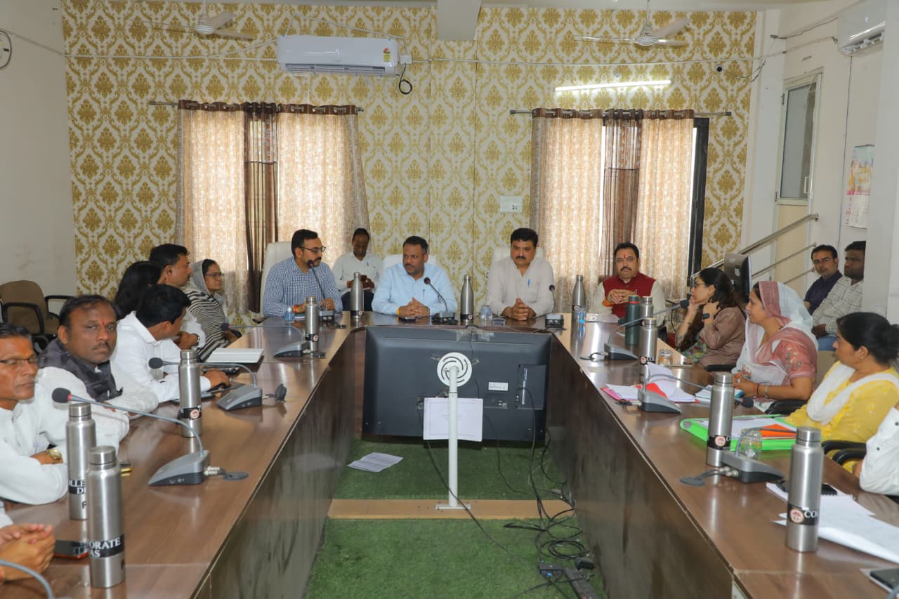 कलेक्‍टर ऋतुराज सिंह की अध्‍यक्षता में जिला स्तरीय समीक्षा एवं निगरानी समिति की बैठक आयोजित 