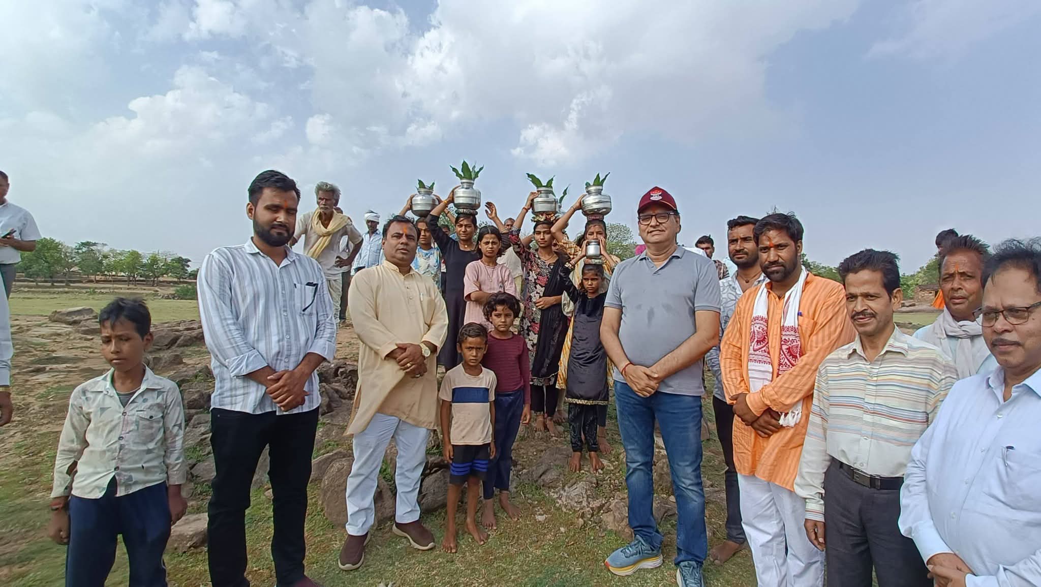 विश्व पर्यावरण दिवस पर ग्राम पंचायत प्रेमपुरा के परसुवां में स्थित चंदेलकालीन तालाब पर जल चेतना - परिक्रमा आयोजित