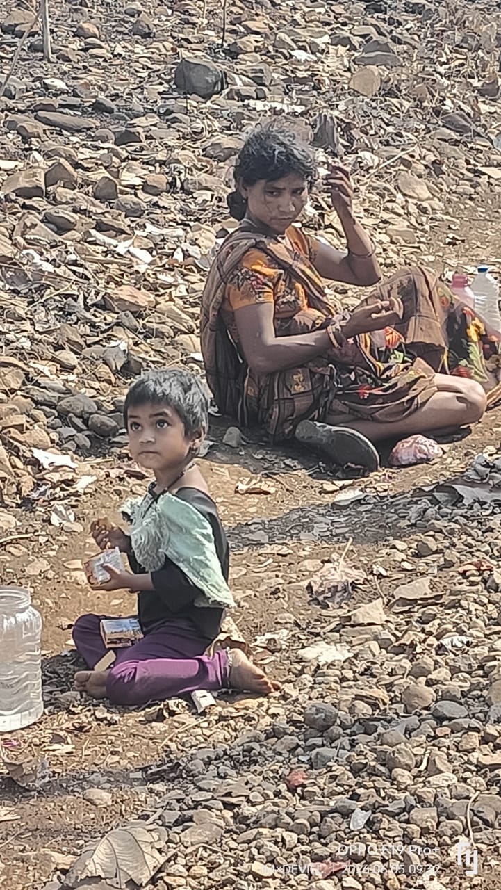 जंगल में हुआ नवजात शिशु का जन्म, आरोग्य केंद्र पर लटका मिला ताला, ग्रामीणों का बढा आक्रोश