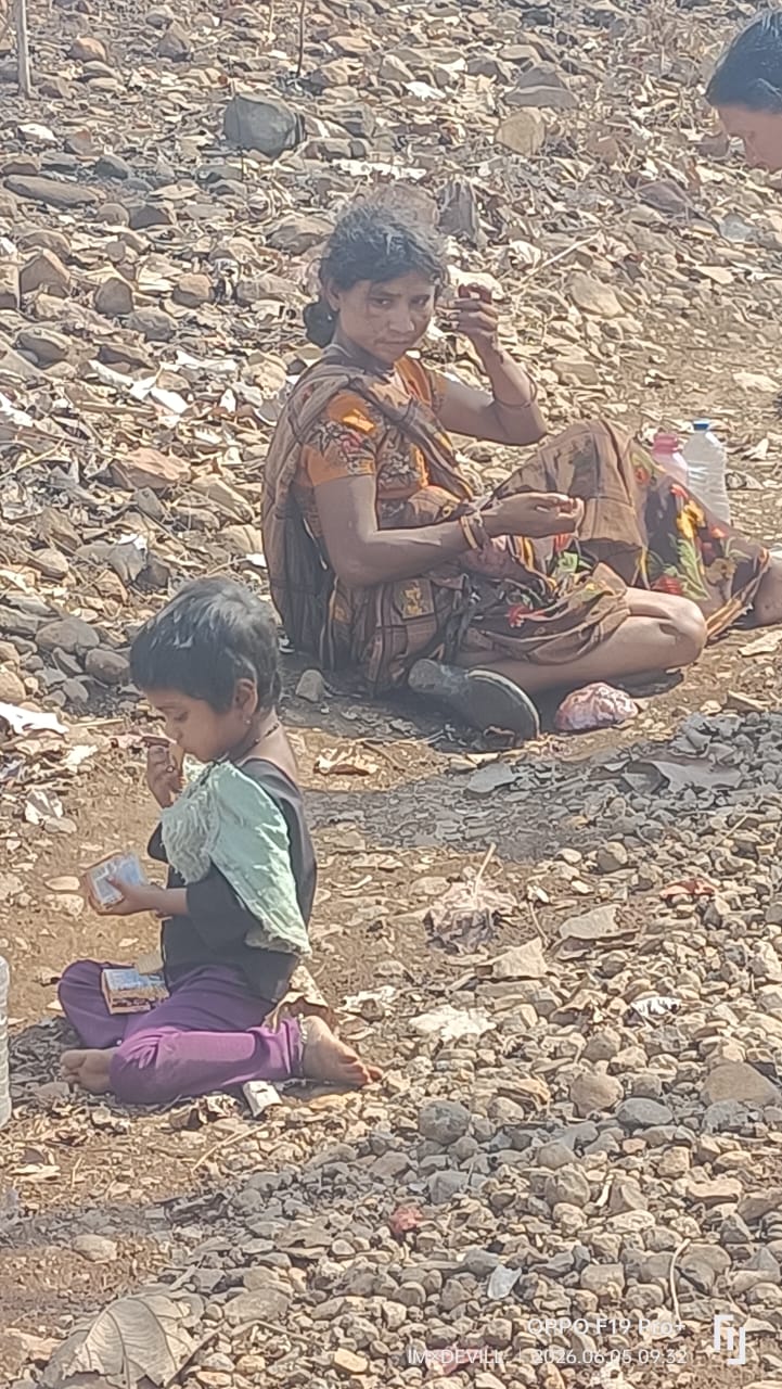 जंगल में हुआ नवजात शिशु का जन्म, आरोग्य केंद्र पर लटका मिला ताला, ग्रामीणों का बढा आक्रोश