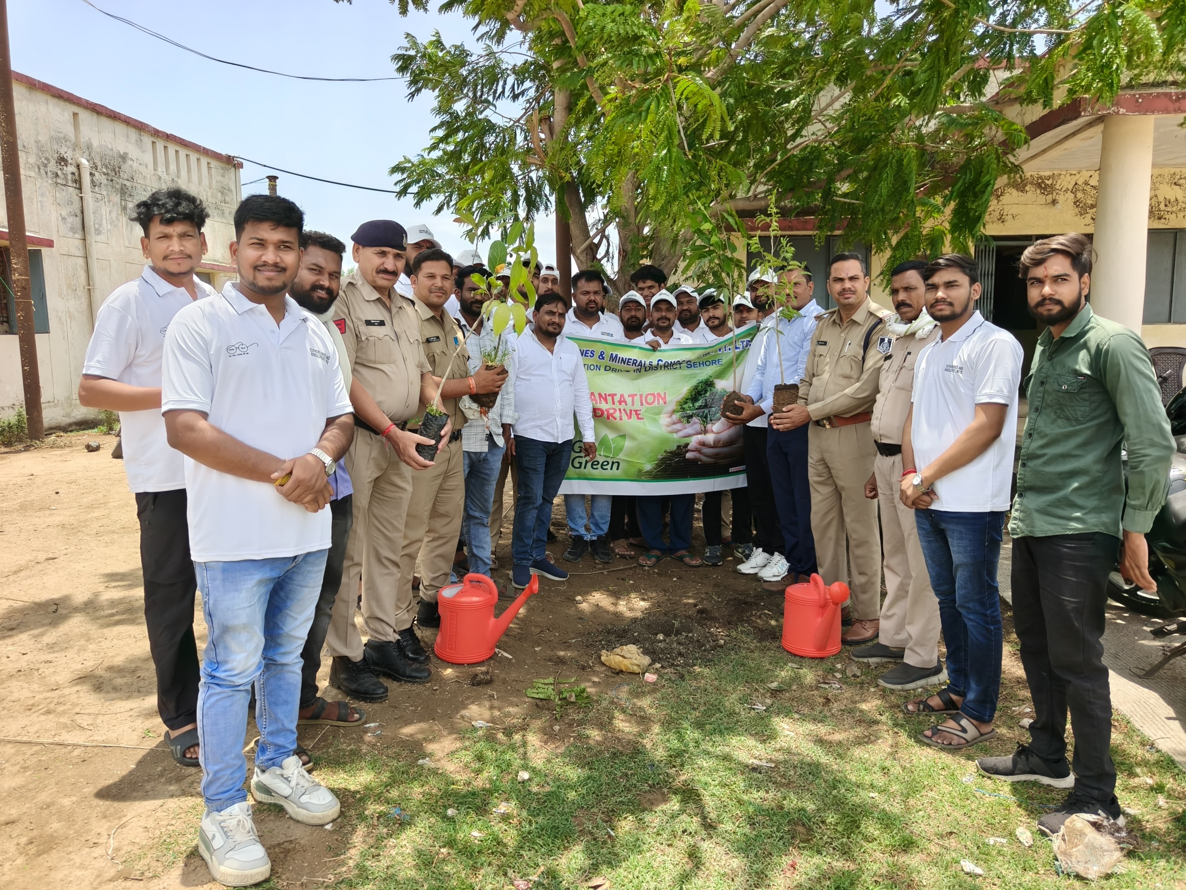 विश्व पर्यावरण दिवस पर भैरूंदा में हुआ पौधारोपण  । अभियान के तहत  5000 पौधे लगाने का लक्ष्य